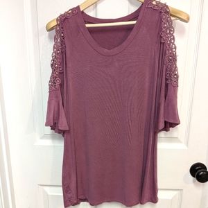 Ladies Medium cold shoulder top with lace and pearls on bell sleeves scoop neck